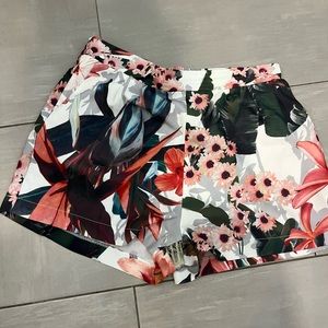 Romeo & Juliet Couture floral shorts